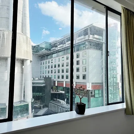 Skytower Views, Washer & Dryer, Tv!